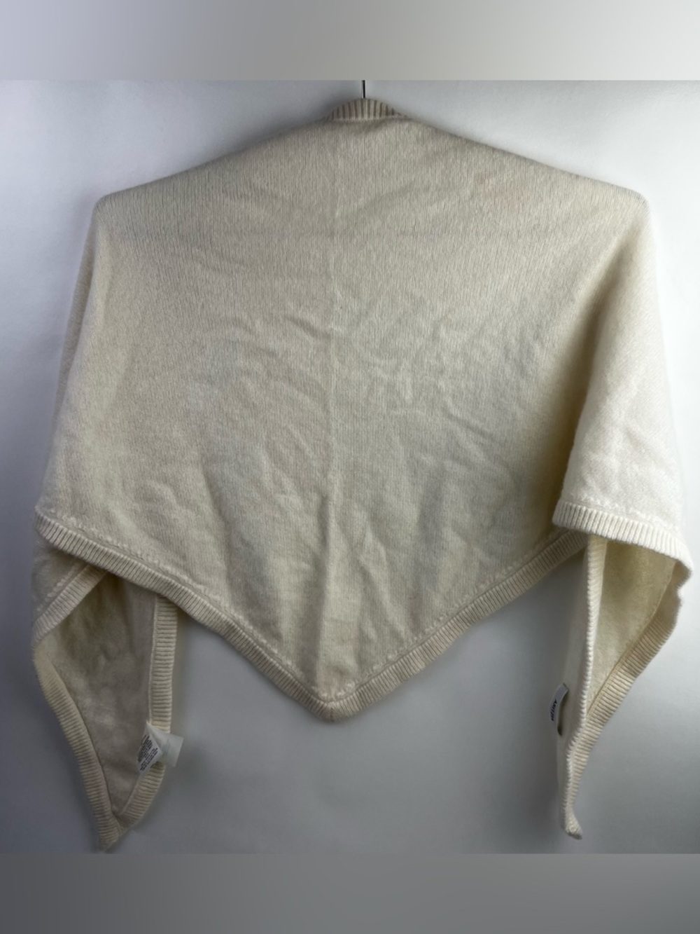Aritzia 100% Cashmere Key Triangle Knit Scarf with Fringed Edge - Picture 4 of 10